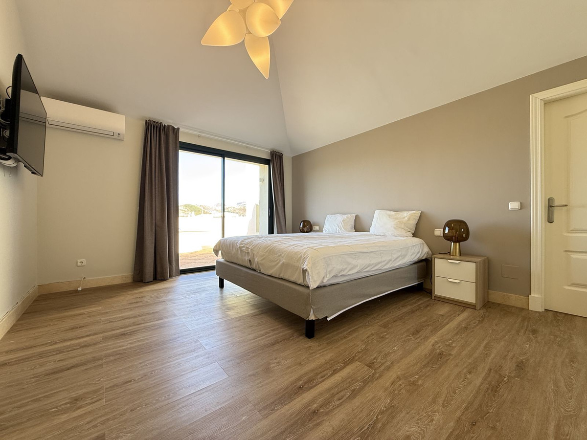3 Bed Apartment for sale in Benahavís Costa Del Sol, Málaga, Spain