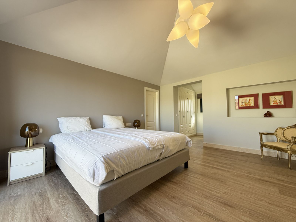 3 Bed Apartment for sale in Benahavís Costa Del Sol, Málaga, Spain