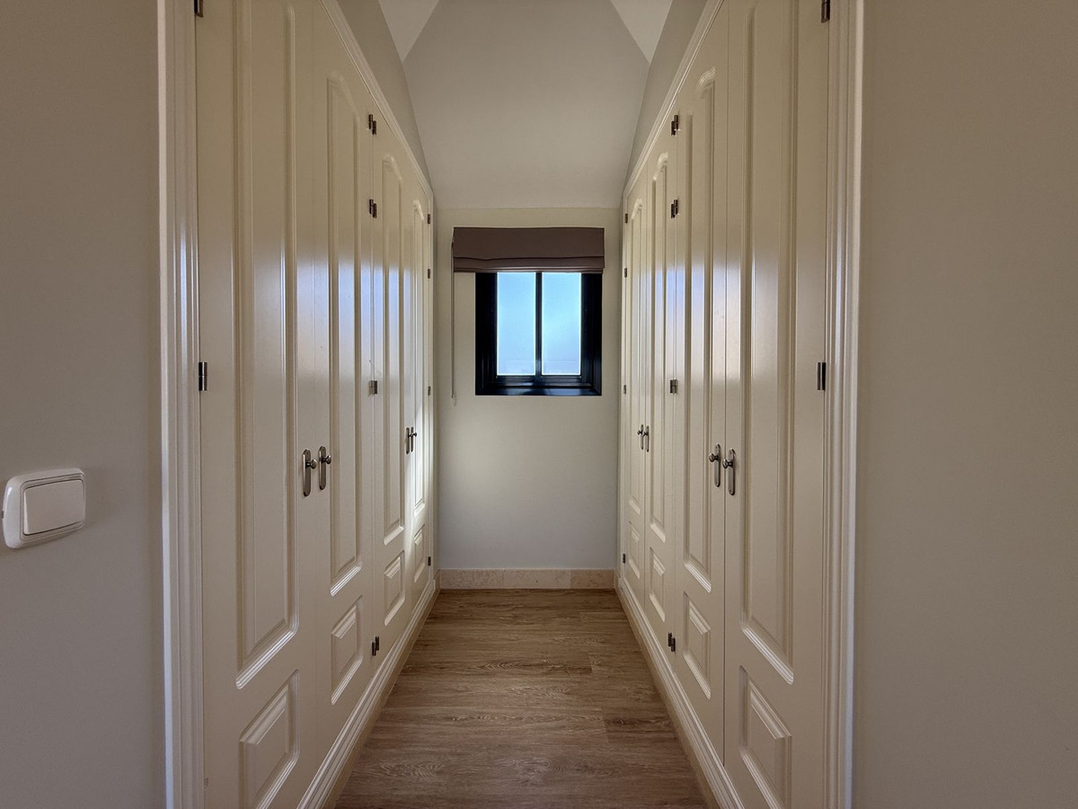 3 Bed Apartment for sale in Benahavís Costa Del Sol, Málaga, Spain