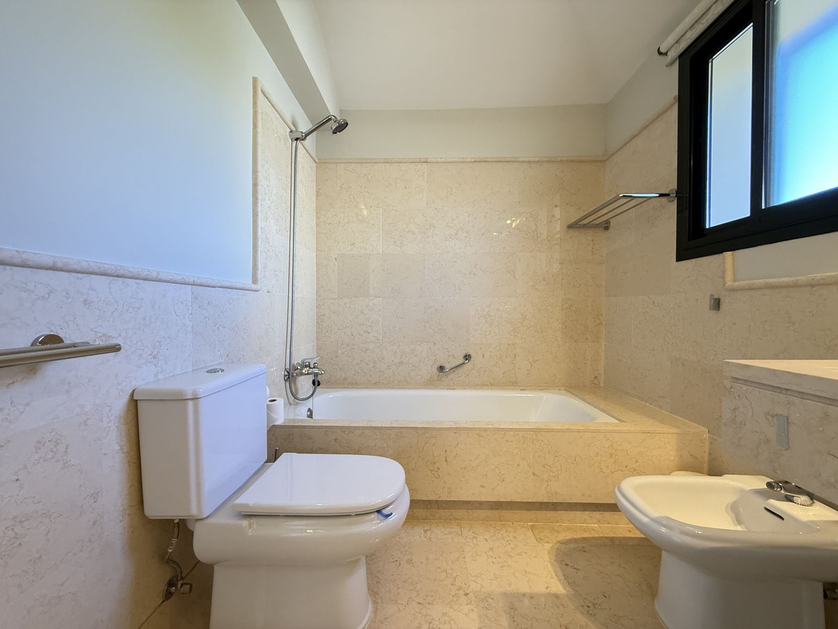 3 Bed Apartment for sale in Benahavís Costa Del Sol, Málaga, Spain