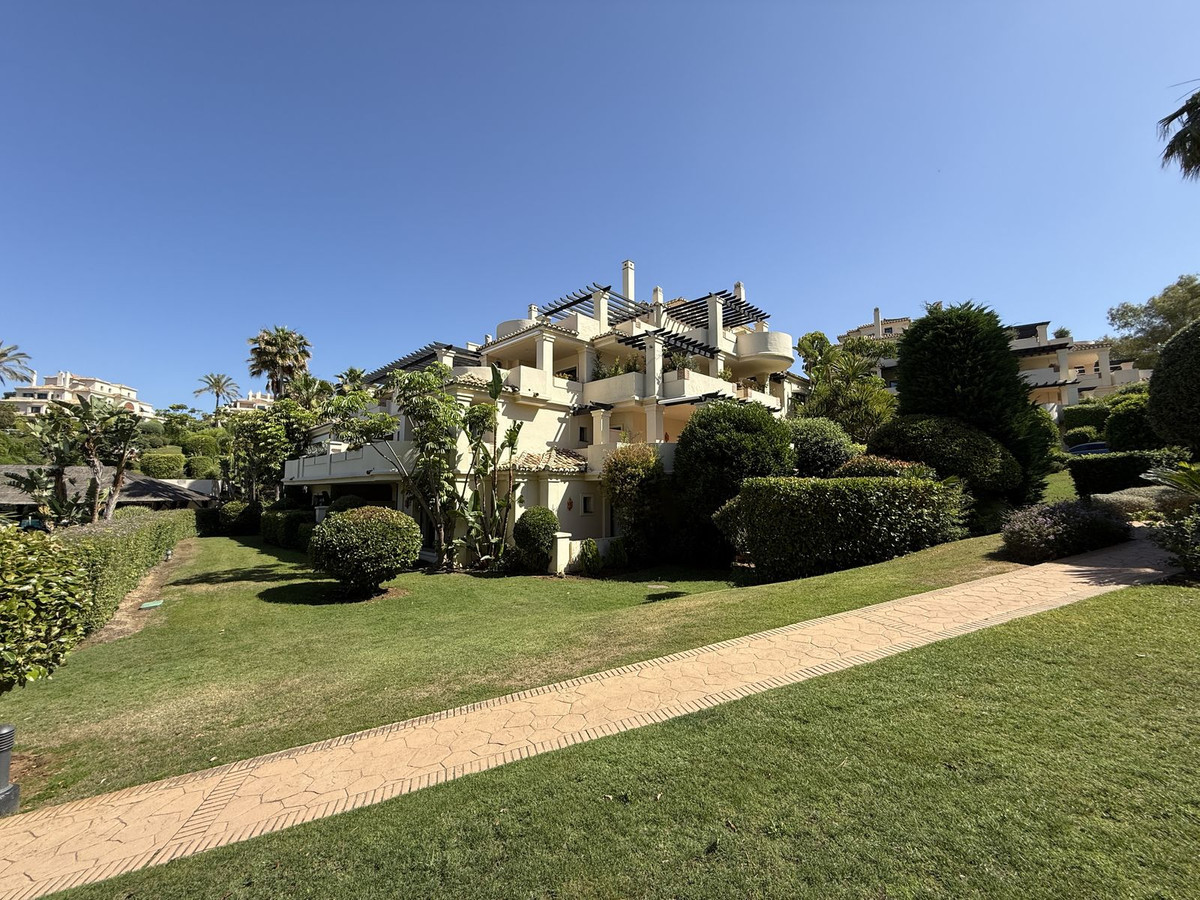 3 Bed Apartment for sale in Benahavís Costa Del Sol, Málaga, Spain