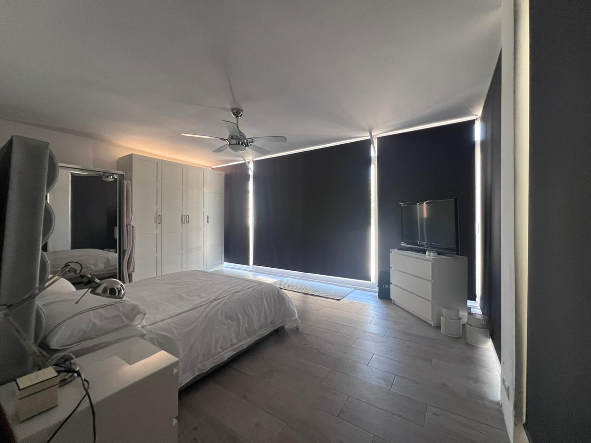 2 Bed Apartment for sale in Puerto Banús Costa Del Sol, Málaga, Spain