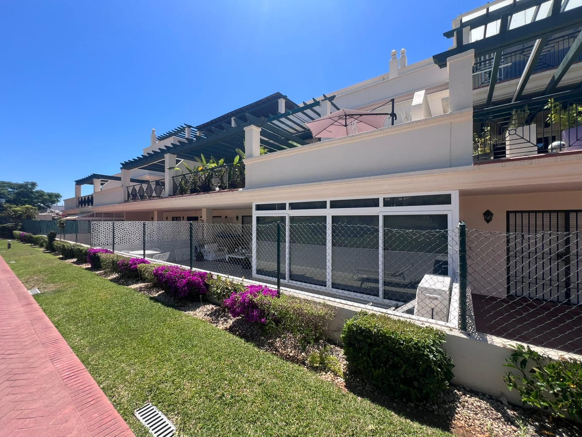 2 Bed Apartment for sale in Puerto Banús Costa Del Sol, Málaga, Spain