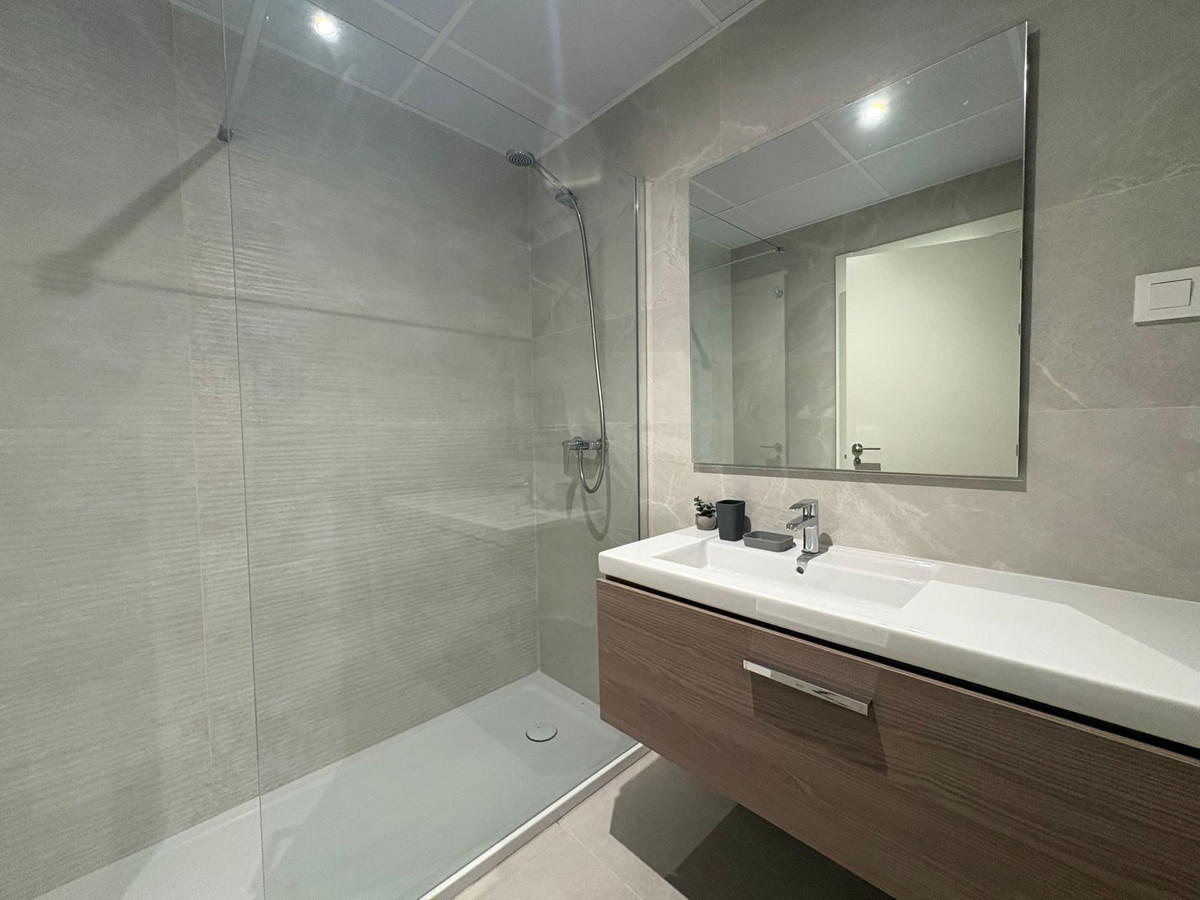Se vende Apartamento Planta Baja de 2 dormitorios en Costa Del Sol, Málaga, España