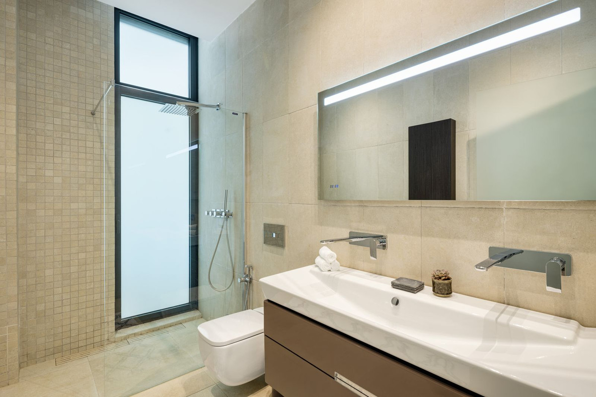 Se vende Villa - Chalet de 5 dormitorios en Costa Del Sol, Málaga, España