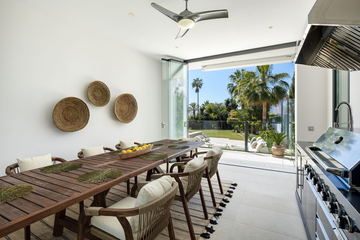 Se vende Villa - Chalet de 5 dormitorios en Costa Del Sol, Málaga, España