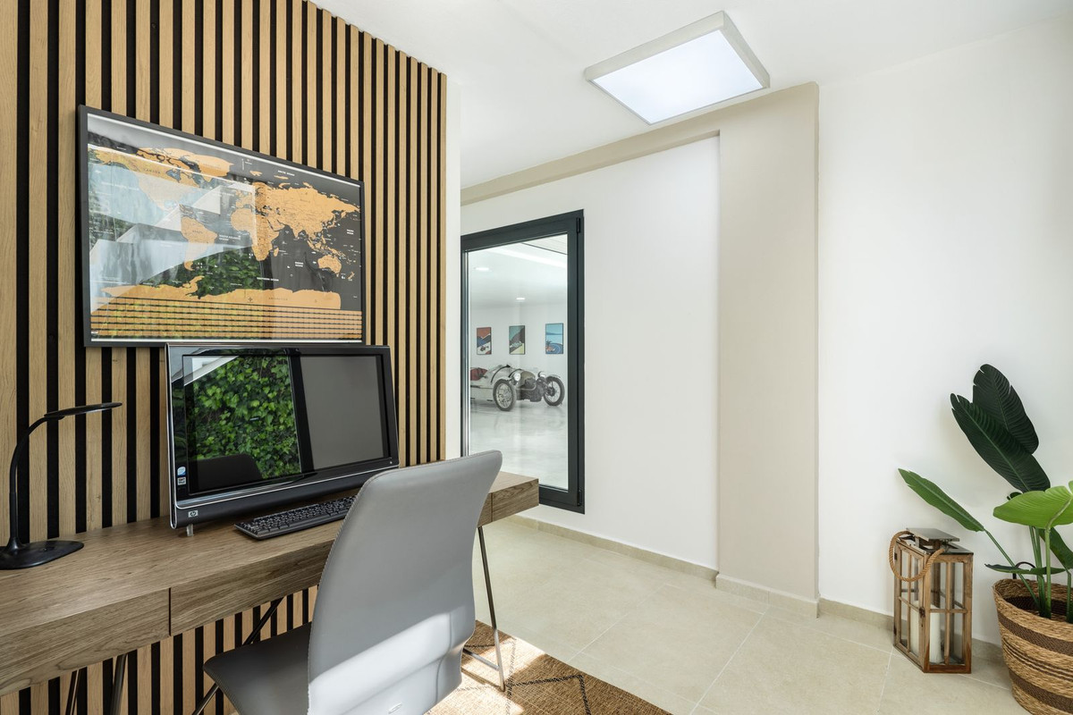Se vende Villa - Chalet de 5 dormitorios en Costa Del Sol, Málaga, España
