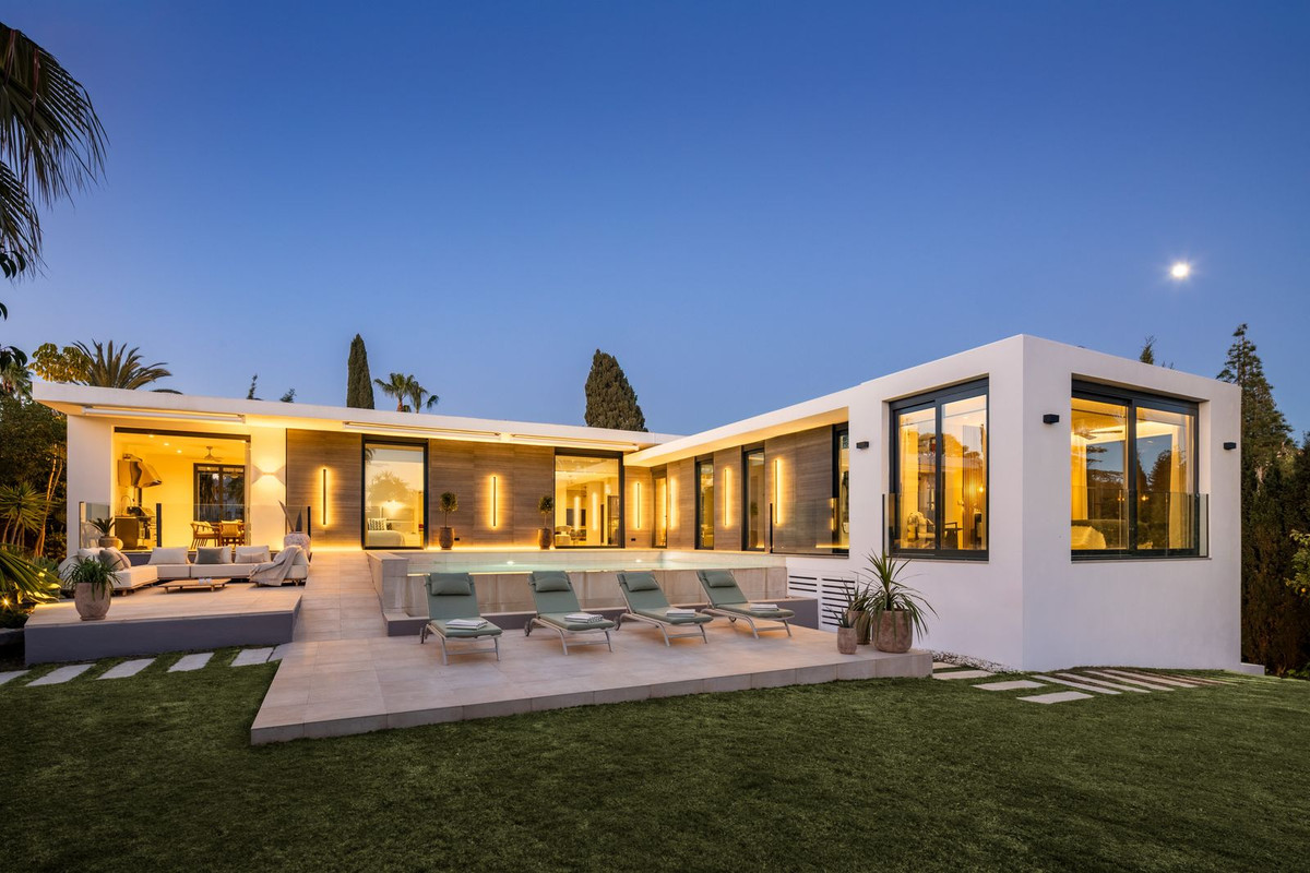 Se vende Villa - Chalet de 5 dormitorios en Costa Del Sol, Málaga, España