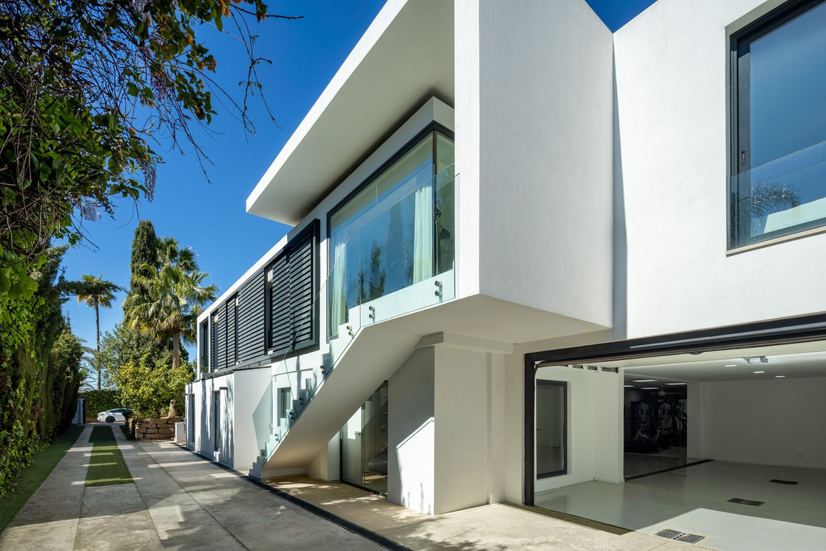 Se vende Villa - Chalet de 5 dormitorios en Costa Del Sol, Málaga, España