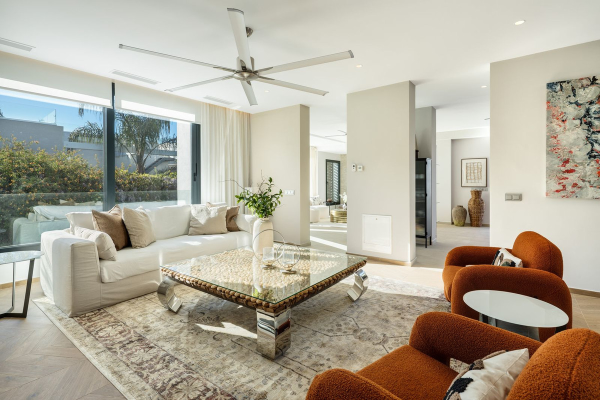Se vende Villa - Chalet de 5 dormitorios en Costa Del Sol, Málaga, España