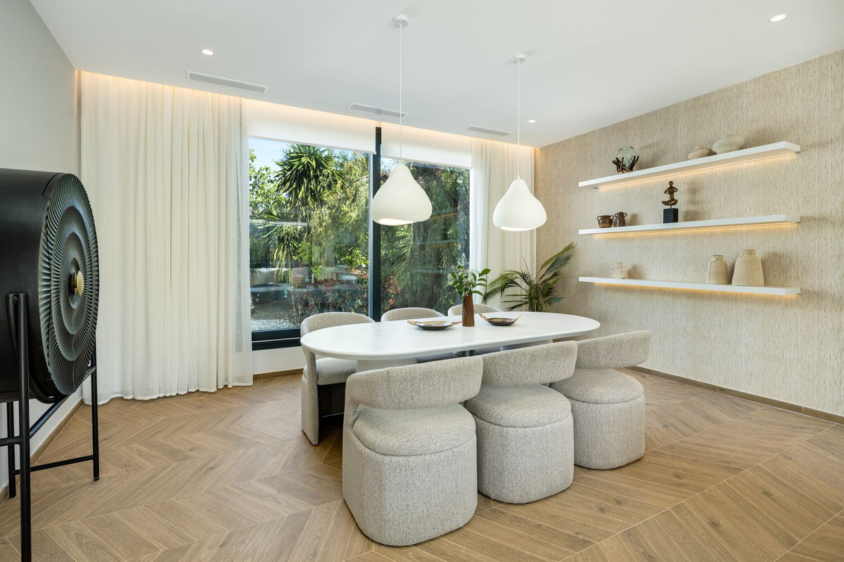 Se vende Villa - Chalet de 5 dormitorios en Costa Del Sol, Málaga, España
