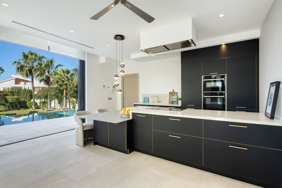 Se vende Villa - Chalet de 5 dormitorios en Costa Del Sol, Málaga, España