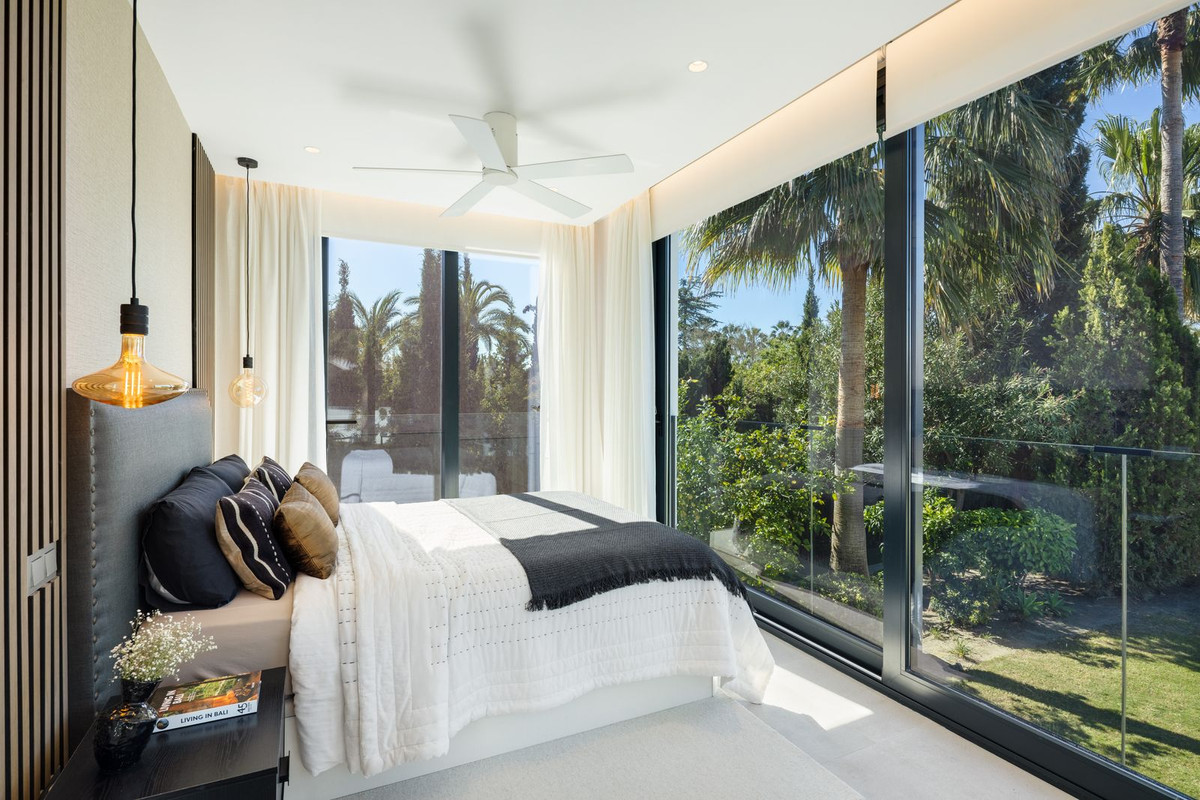Se vende Villa - Chalet de 5 dormitorios en Costa Del Sol, Málaga, España