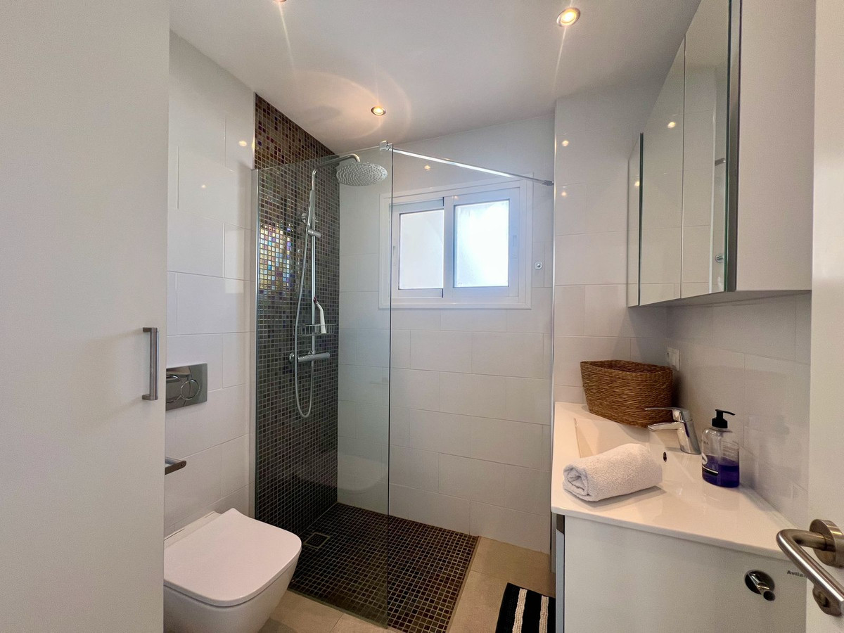 Se vende Apartamento Planta Media de 2 dormitorios en Costa Del Sol, Málaga, España