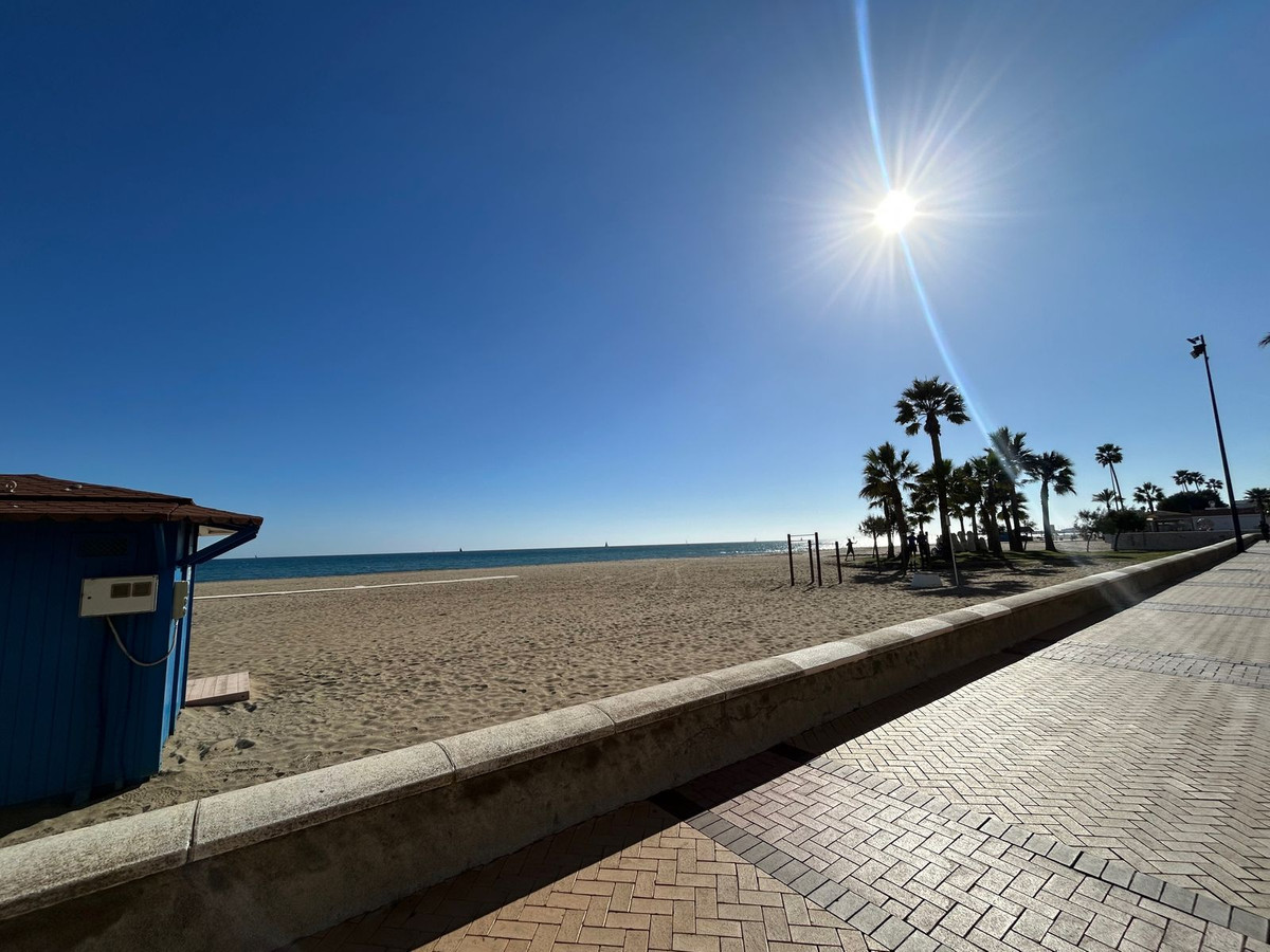 Se vende Apartamento Planta Media de 2 dormitorios en Costa Del Sol, Málaga, España