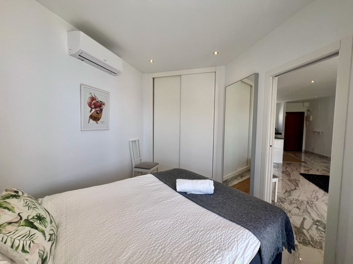 Se vende Apartamento Planta Media de 2 dormitorios en Costa Del Sol, Málaga, España