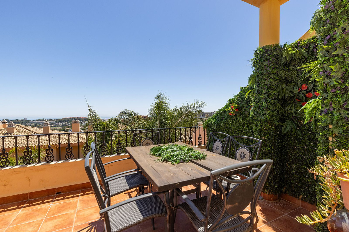 2 Bed Apartment for sale in Nueva Andalucía Costa Del Sol, Málaga, Spain