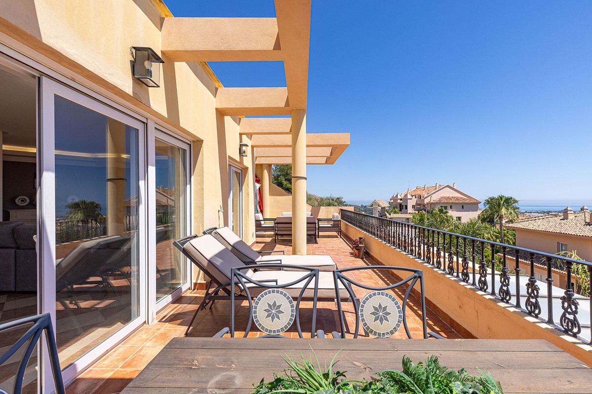 2 Bed Apartment for sale in Nueva Andalucía Costa Del Sol, Málaga, Spain