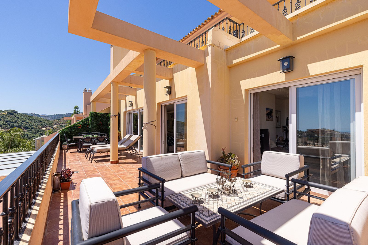 2 Bed Apartment for sale in Nueva Andalucía Costa Del Sol, Málaga, Spain