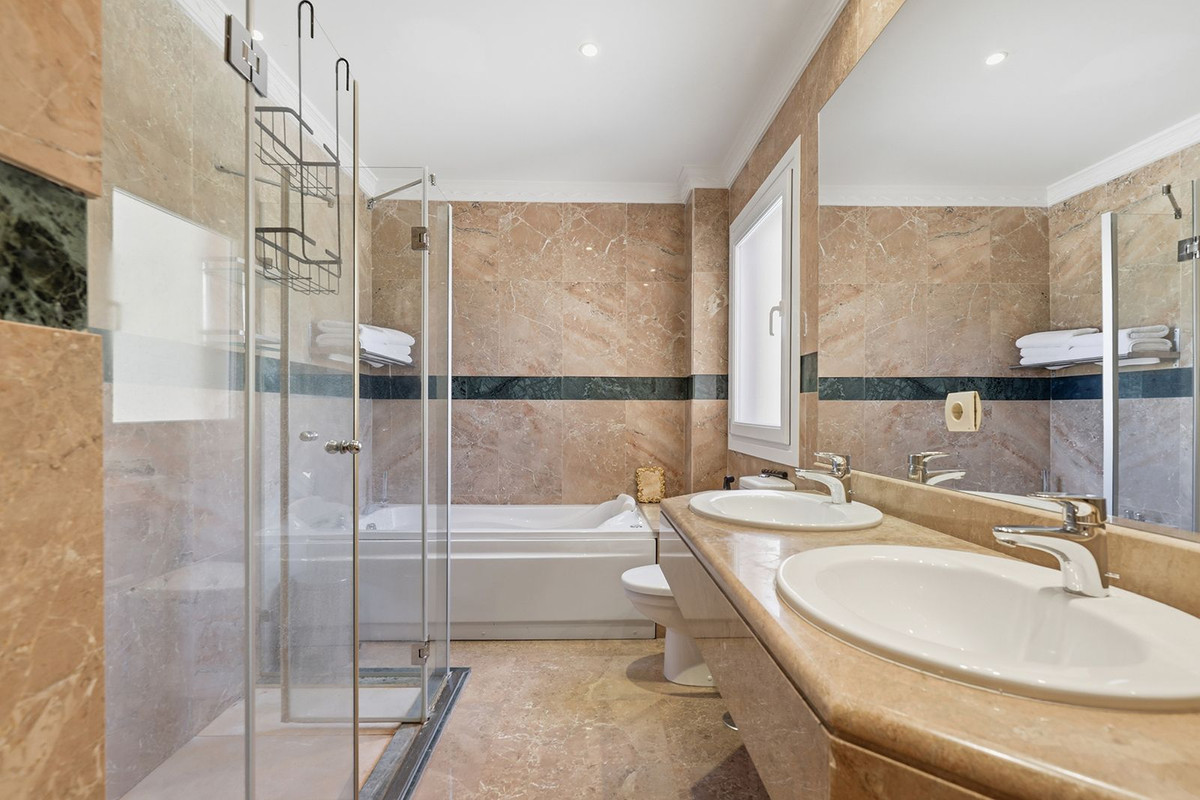 2 Bed Apartment for sale in Nueva Andalucía Costa Del Sol, Málaga, Spain
