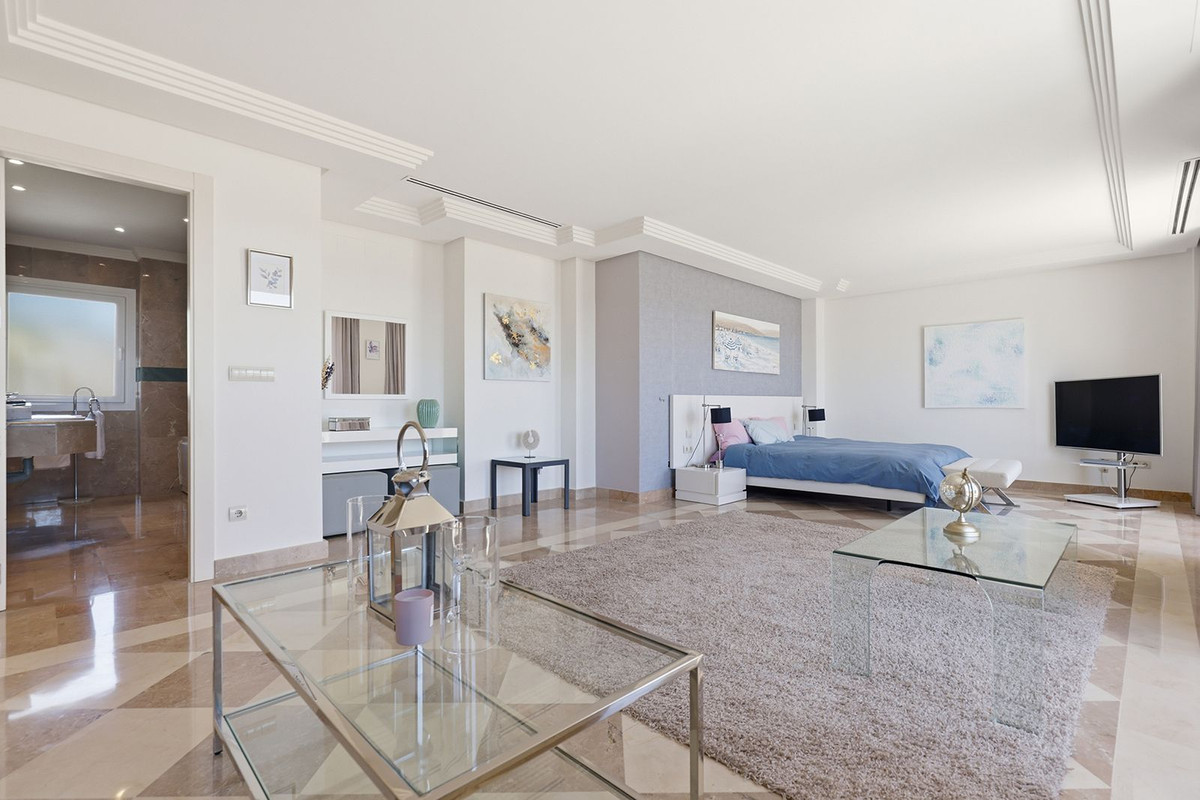 2 Bed Apartment for sale in Nueva Andalucía Costa Del Sol, Málaga, Spain