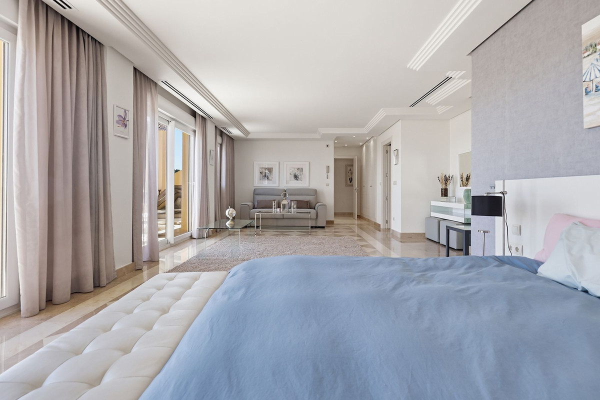 2 Bed Apartment for sale in Nueva Andalucía Costa Del Sol, Málaga, Spain