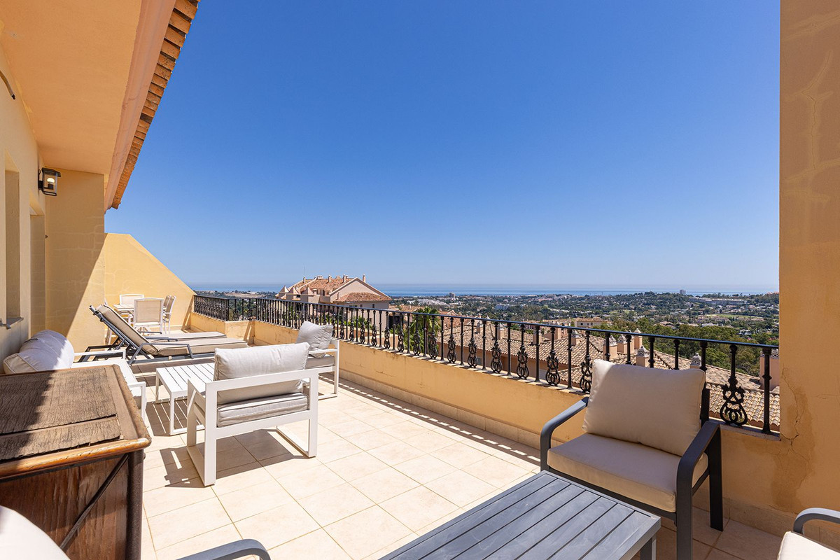 2 Bed Apartment for sale in Nueva Andalucía Costa Del Sol, Málaga, Spain