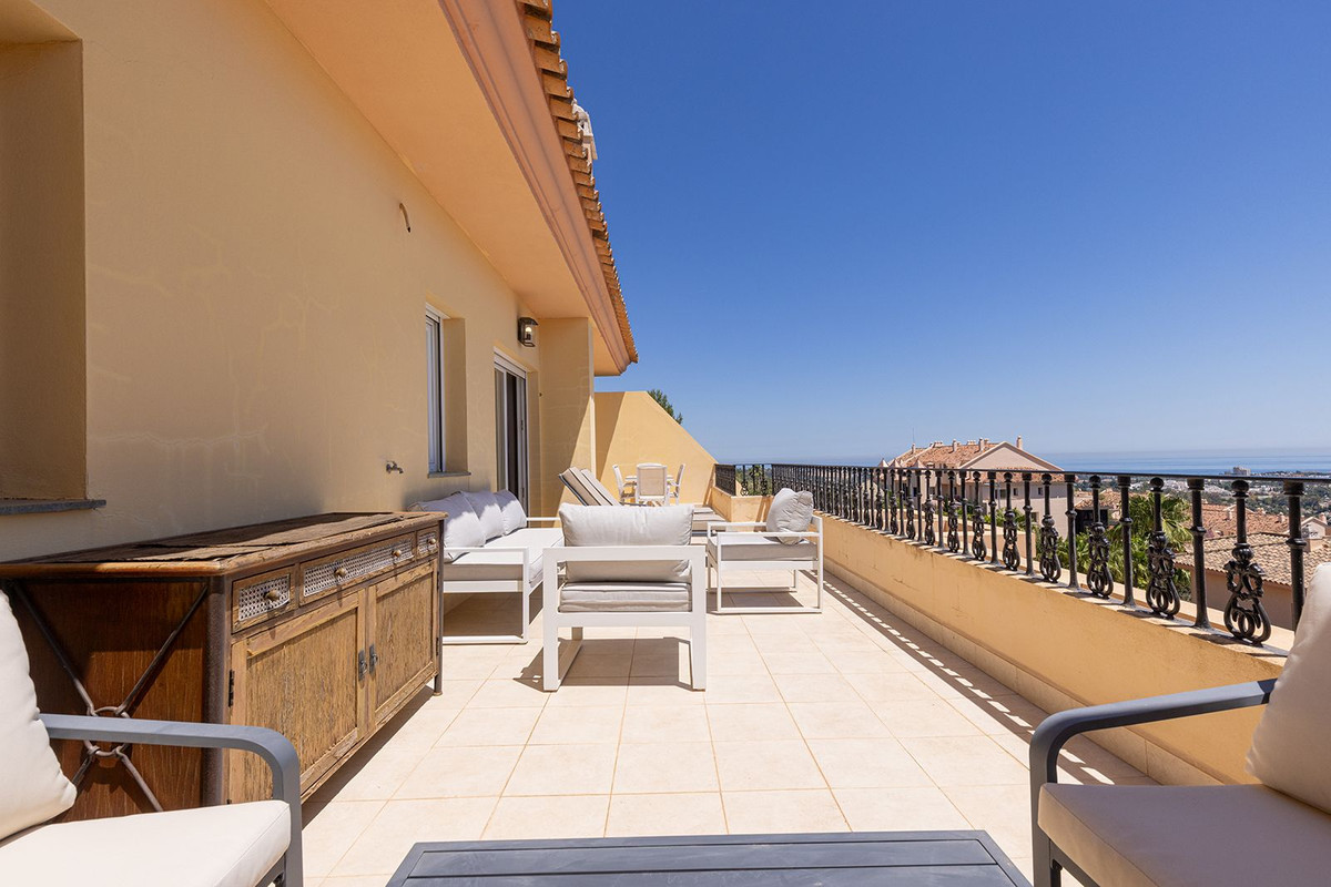 2 Bed Apartment for sale in Nueva Andalucía Costa Del Sol, Málaga, Spain