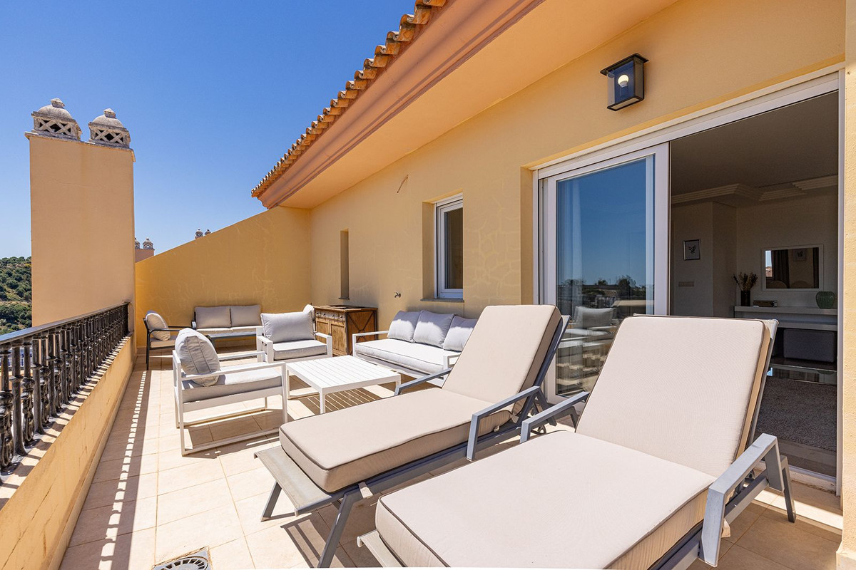 2 Bed Apartment for sale in Nueva Andalucía Costa Del Sol, Málaga, Spain