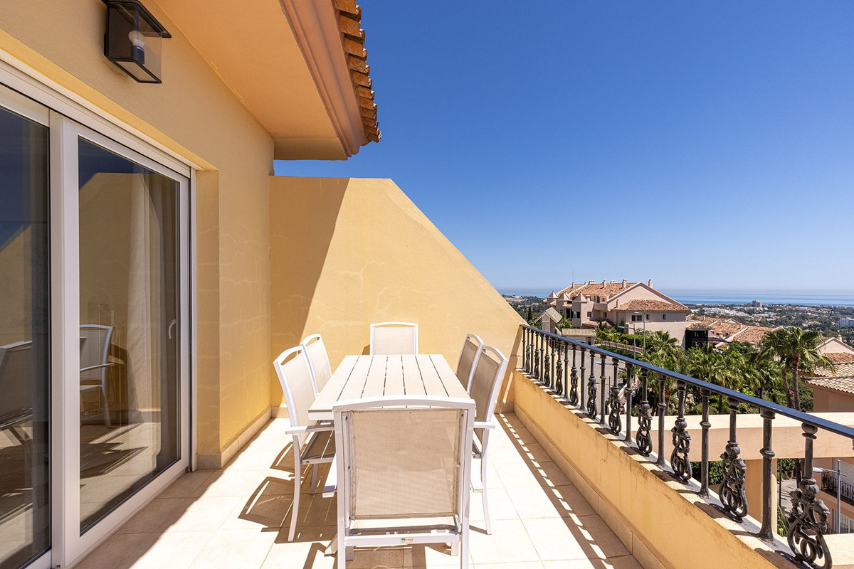2 Bed Apartment for sale in Nueva Andalucía Costa Del Sol, Málaga, Spain