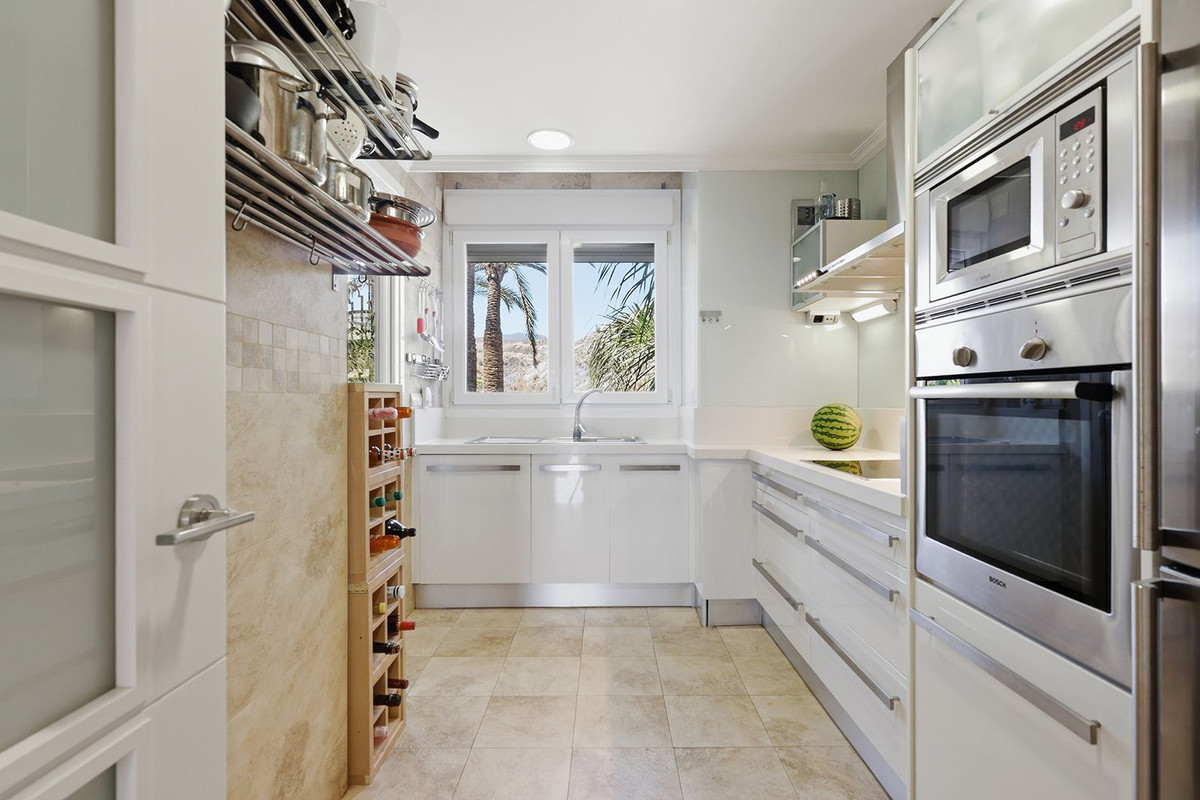 2 Bed Apartment for sale in Nueva Andalucía Costa Del Sol, Málaga, Spain