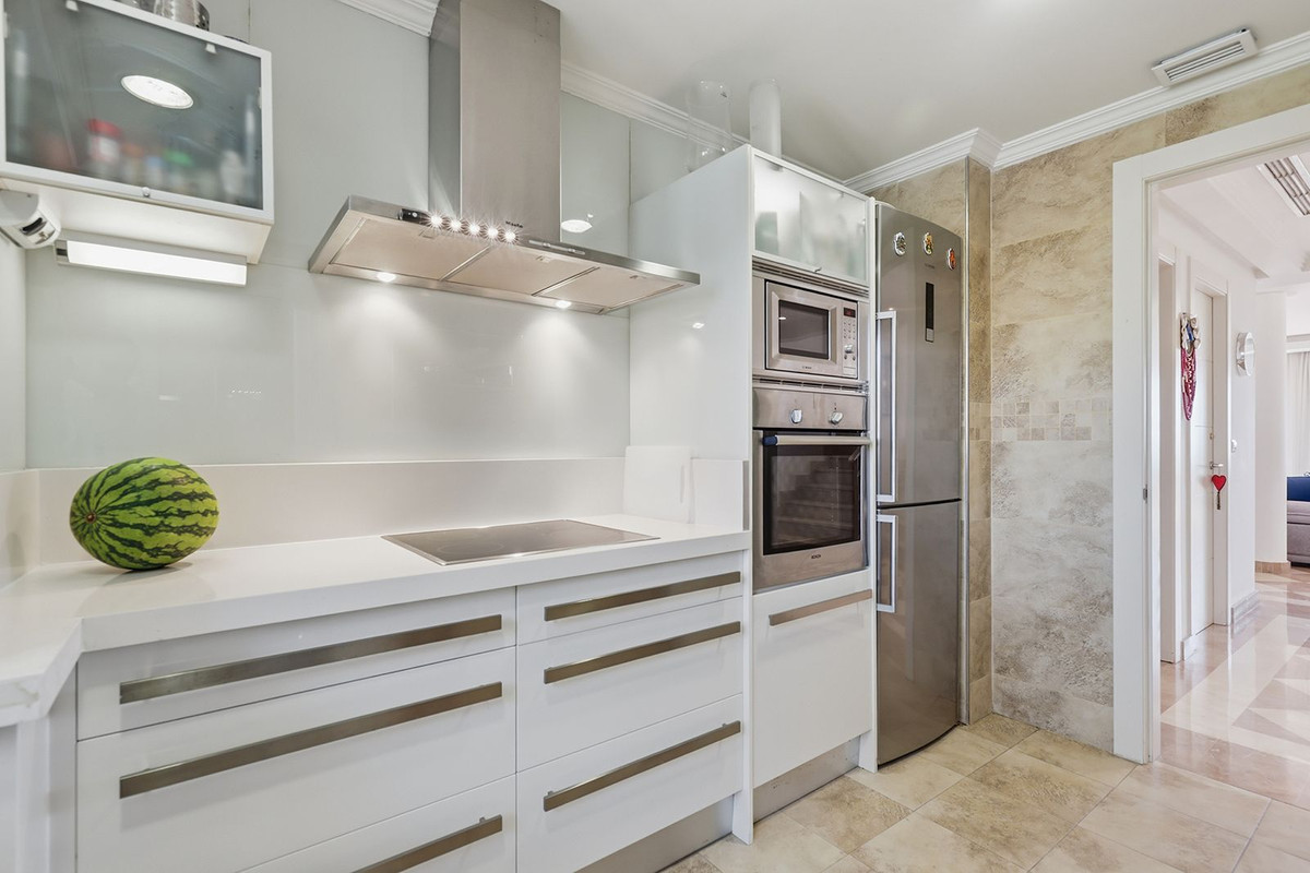 2 Bed Apartment for sale in Nueva Andalucía Costa Del Sol, Málaga, Spain