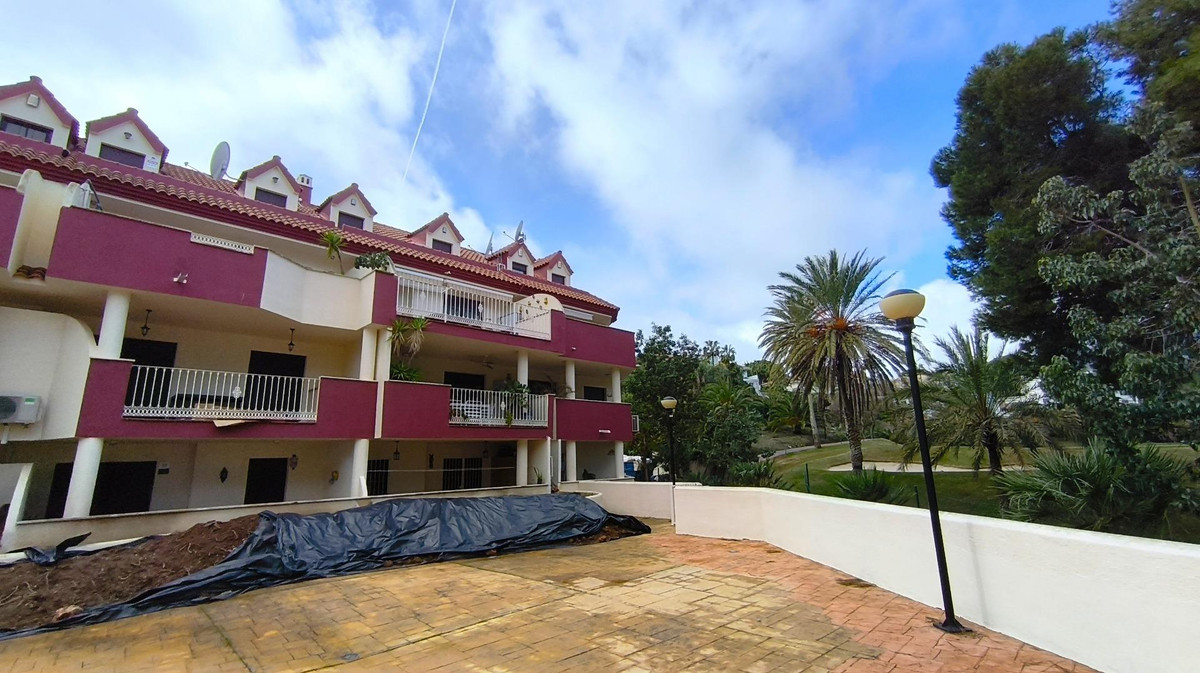 2 Bed Apartment for sale in Benalmadena Costa Del Sol, Málaga, Spain