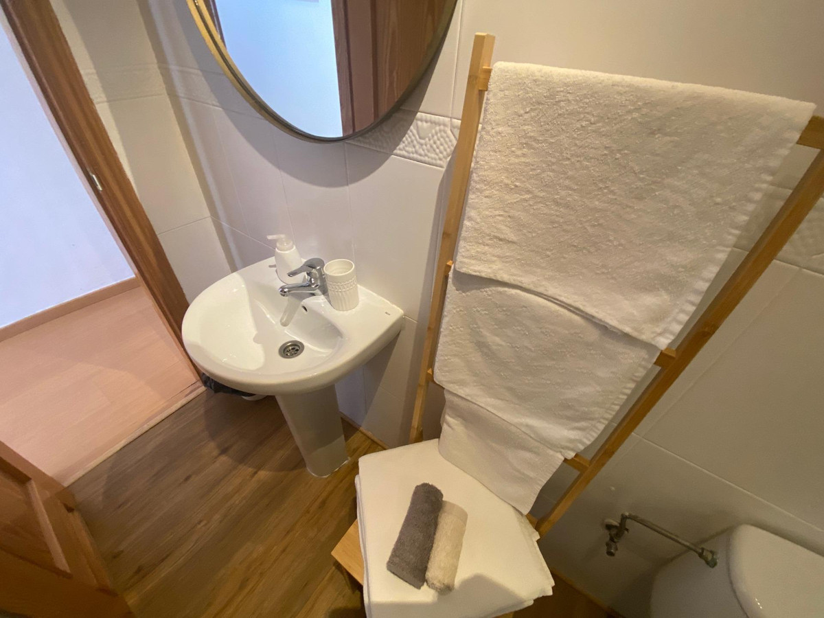 Se vende Apartamento Planta Media de 2 dormitorios en Costa Del Sol, Málaga, España