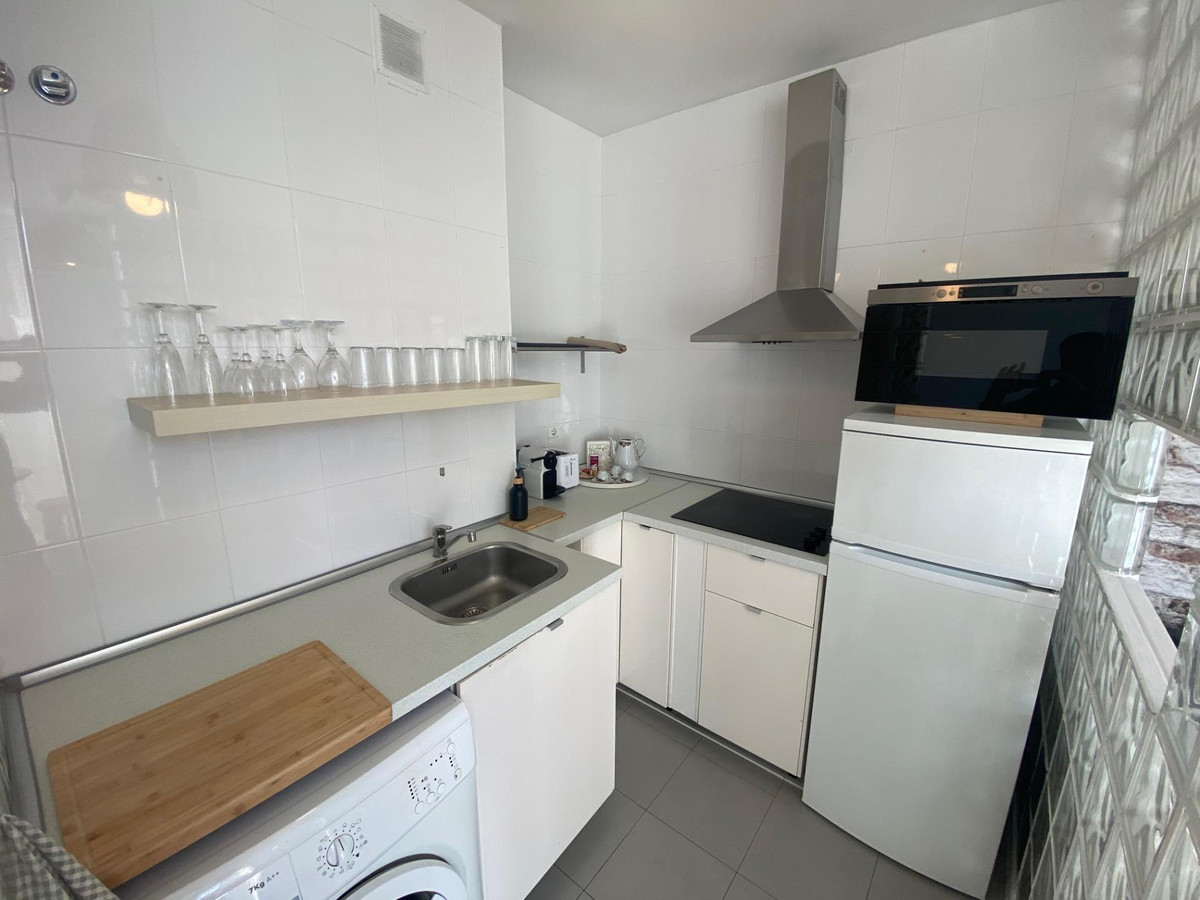 Se vende Apartamento Planta Media de 2 dormitorios en Costa Del Sol, Málaga, España