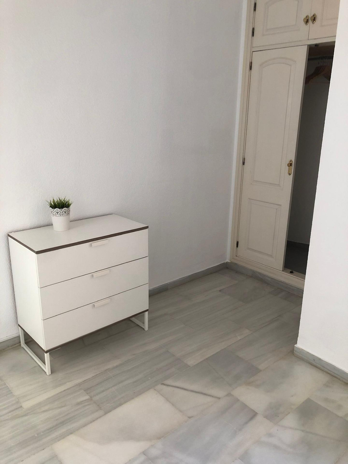 Se vende Apartamento Planta Media de 3 dormitorios en Costa Del Sol, Málaga, España
