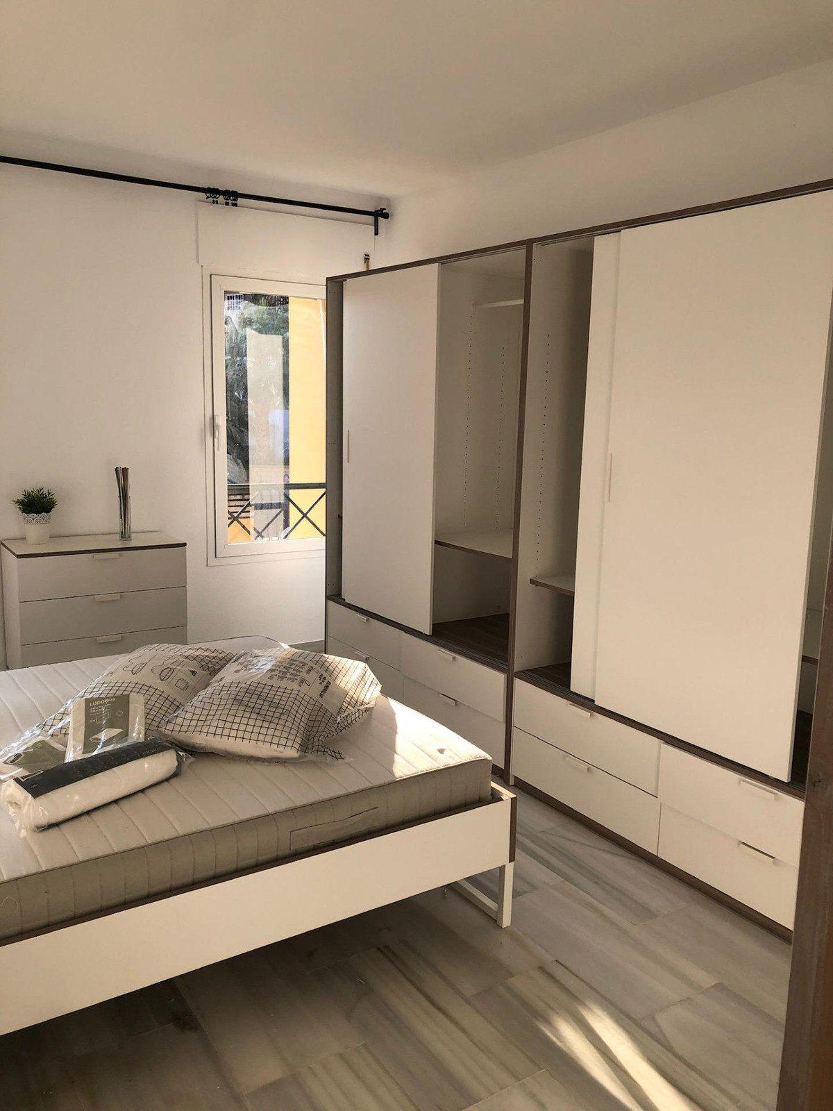 Se vende Apartamento Planta Media de 3 dormitorios en Costa Del Sol, Málaga, España