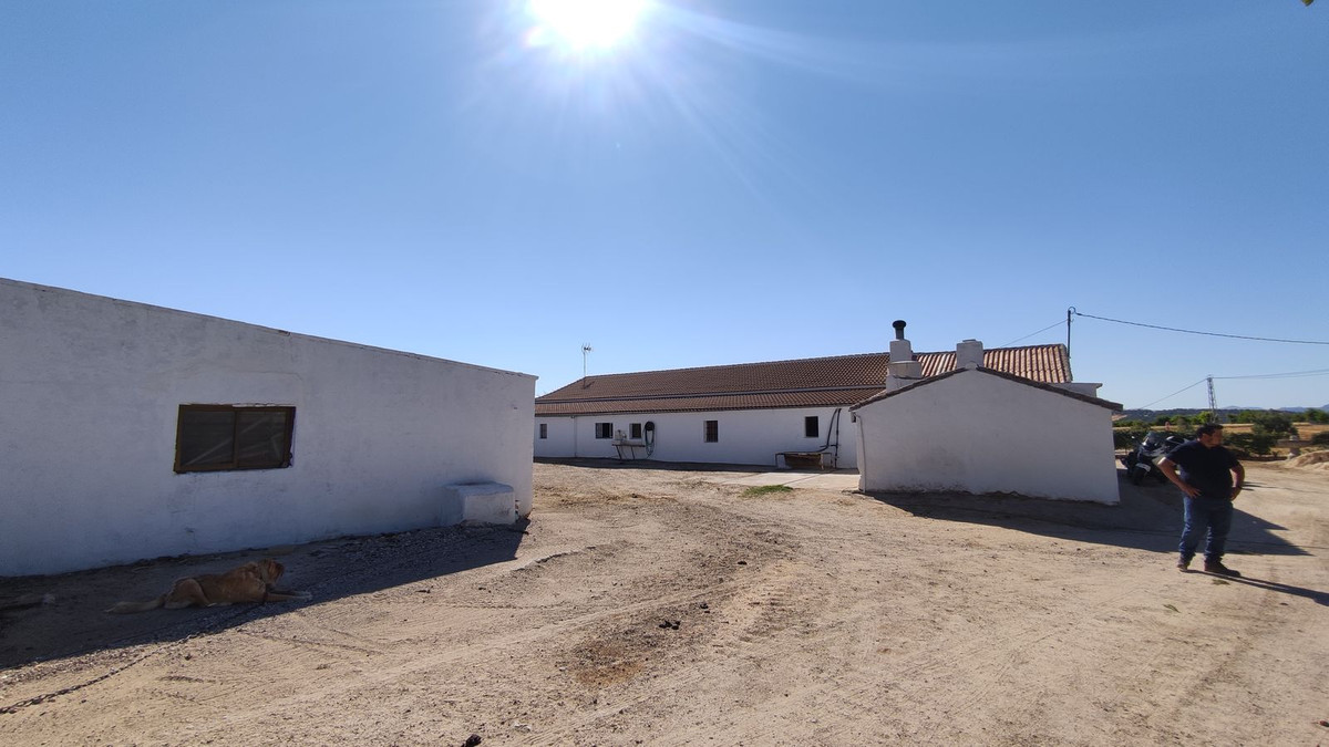 4 Bed Townhouse for sale in Ronda Costa Del Sol, Málaga, Spain
