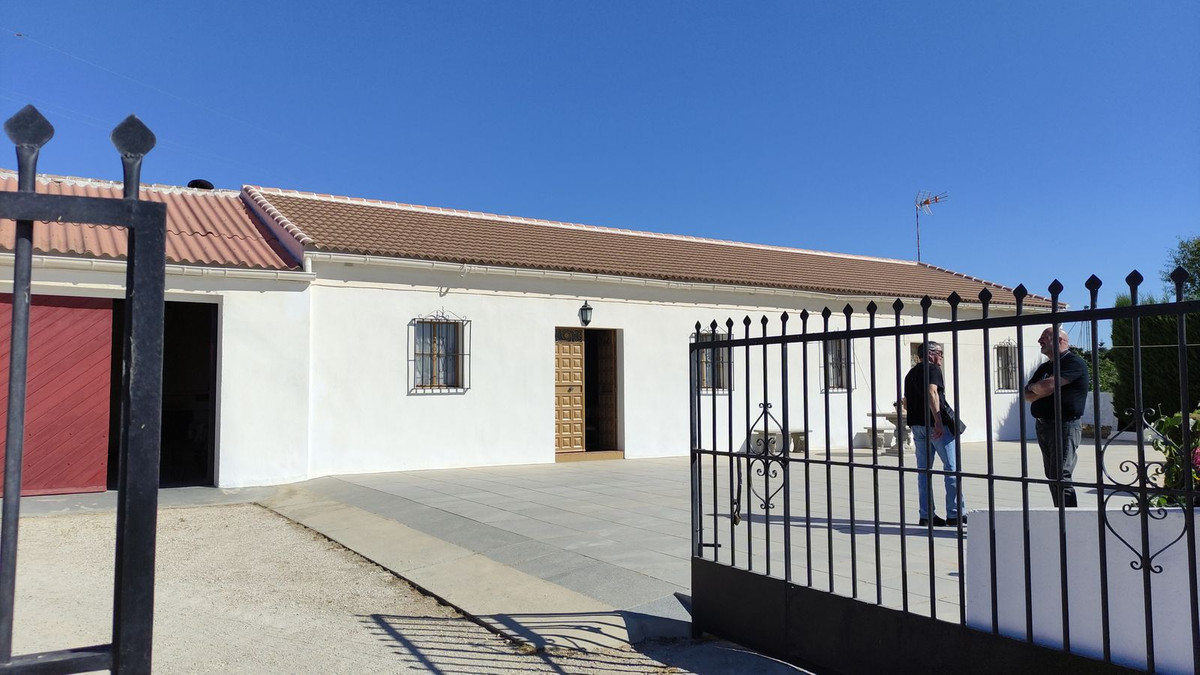 4 Bed Townhouse for sale in Ronda Costa Del Sol, Málaga, Spain