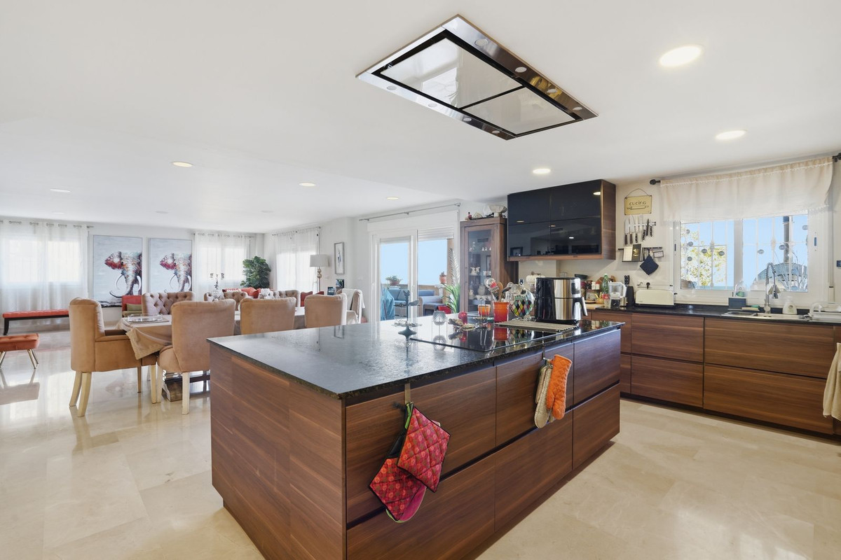 Se vende Villa - Chalet de 6 dormitorios en Costa Del Sol, Málaga, España
