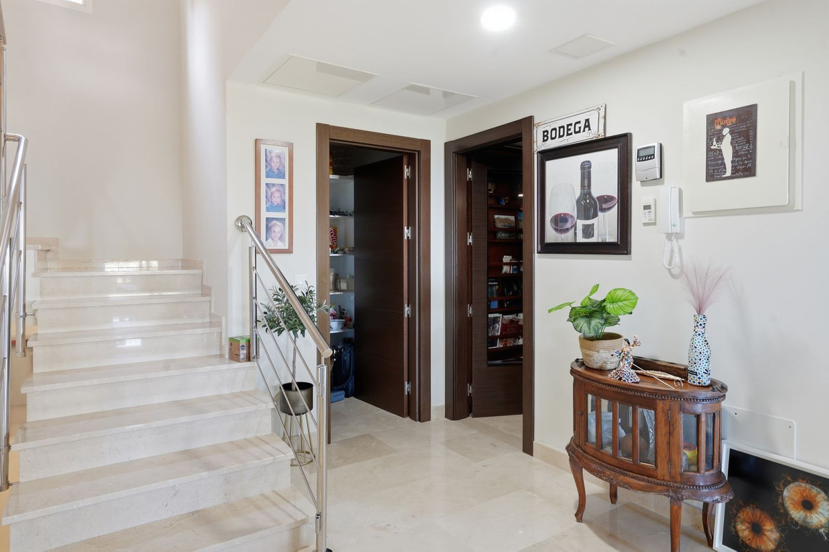 Se vende Villa - Chalet de 6 dormitorios en Costa Del Sol, Málaga, España