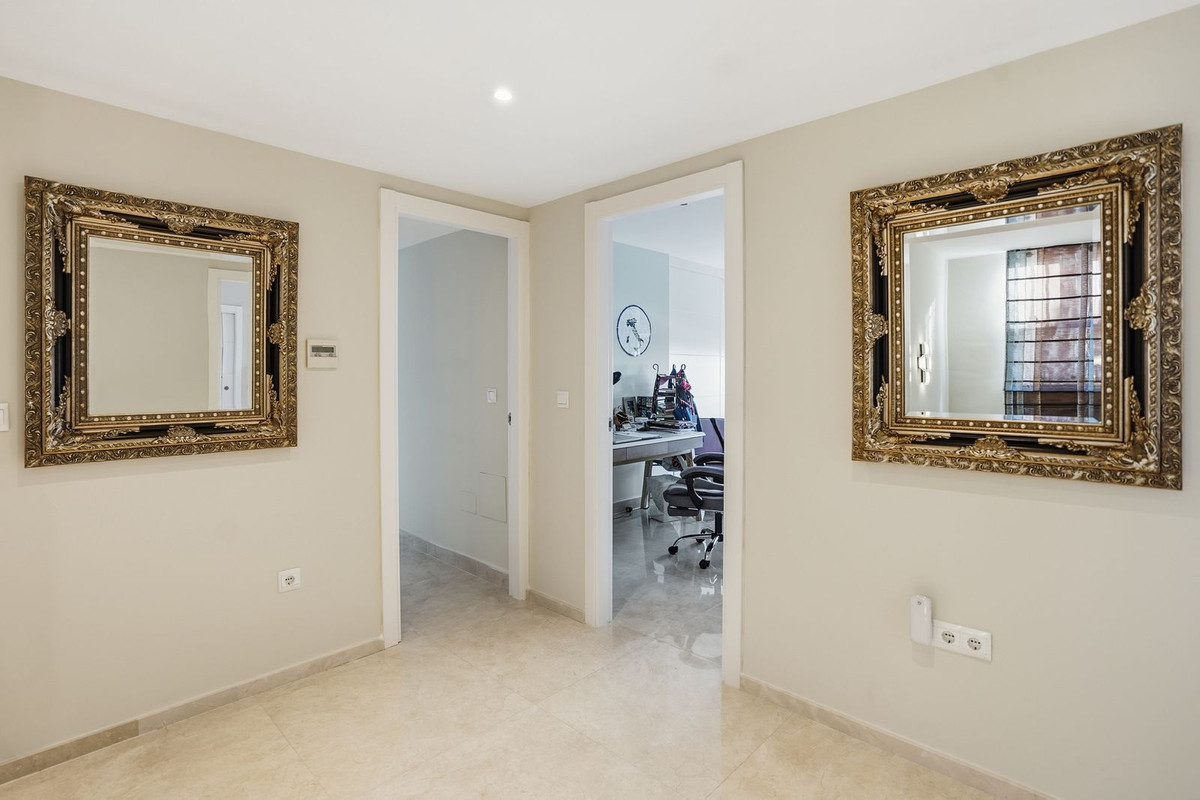 Se vende Villa - Chalet de 6 dormitorios en Costa Del Sol, Málaga, España
