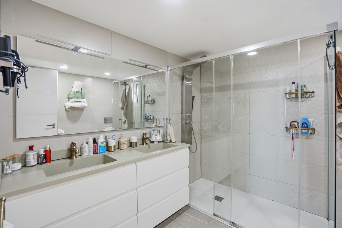 Se vende Villa - Chalet de 6 dormitorios en Costa Del Sol, Málaga, España