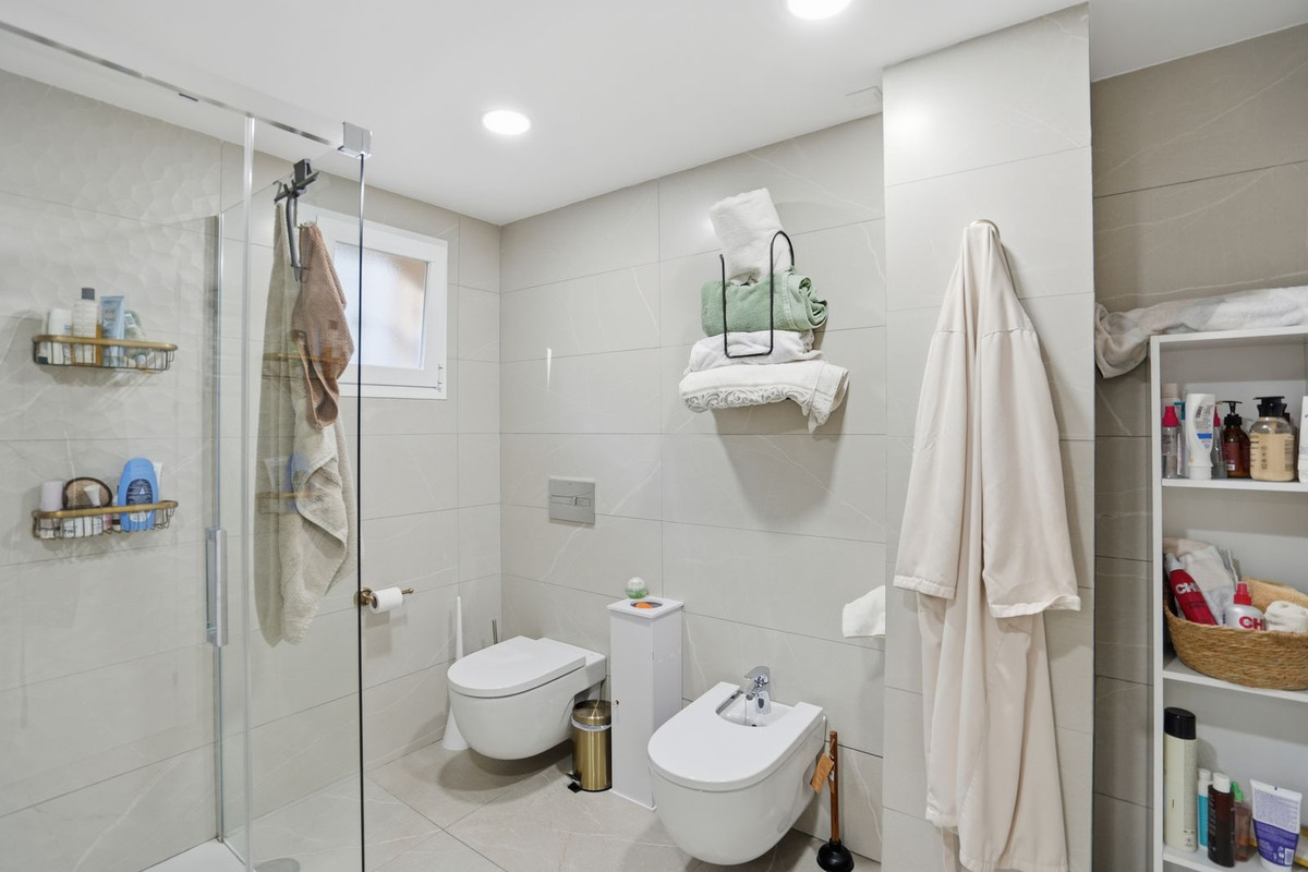 Se vende Villa - Chalet de 6 dormitorios en Costa Del Sol, Málaga, España