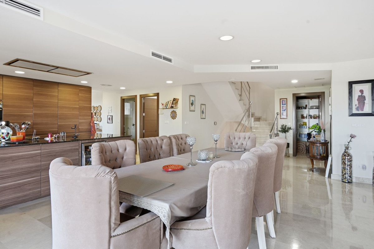 Se vende Villa - Chalet de 6 dormitorios en Costa Del Sol, Málaga, España