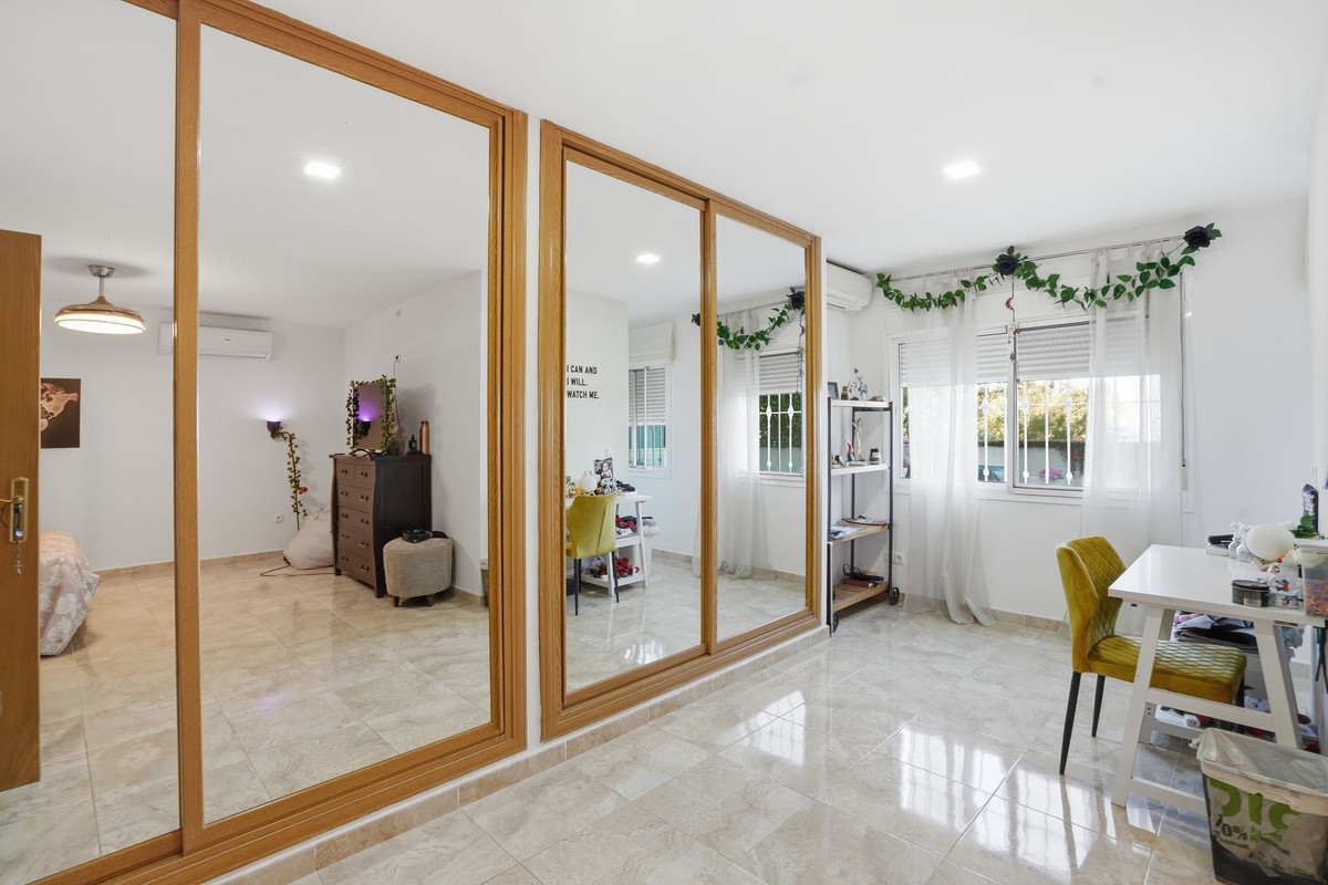 Se vende Villa - Chalet de 6 dormitorios en Costa Del Sol, Málaga, España