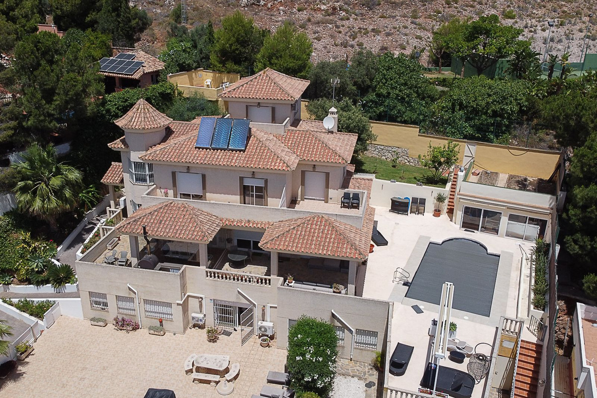 Se vende Villa - Chalet de 6 dormitorios en Costa Del Sol, Málaga, España