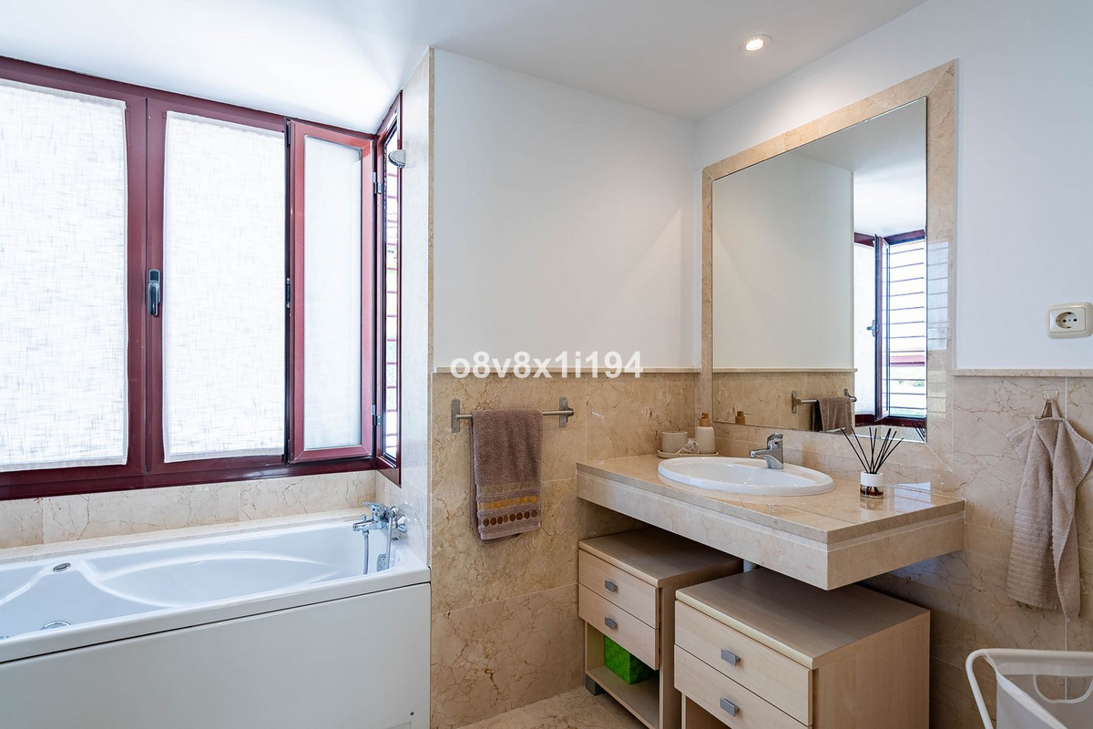 Se vende Pareada de 4 dormitorios en Costa Del Sol, Málaga, España