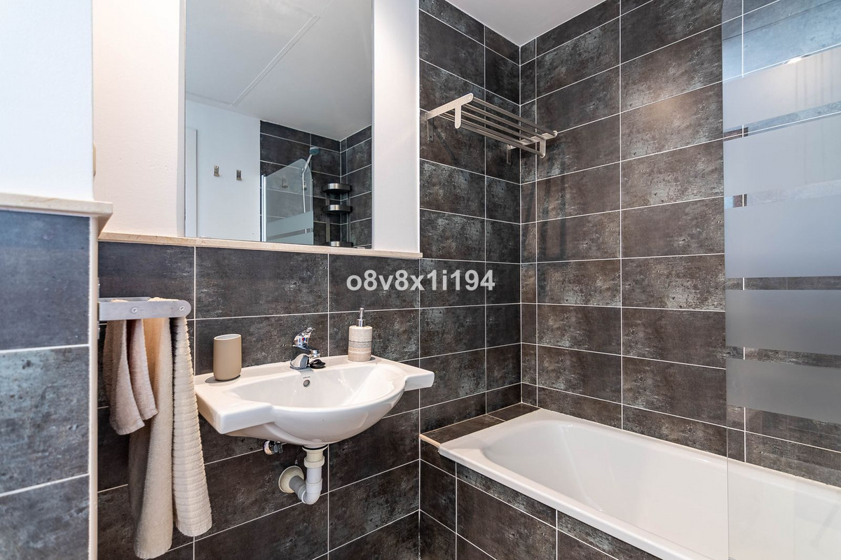 Se vende Pareada de 4 dormitorios en Costa Del Sol, Málaga, España