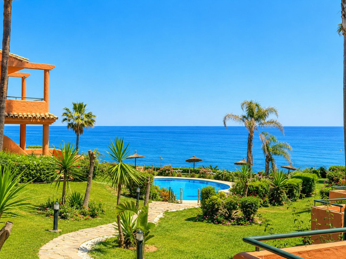 3 Bed Apartment for sale in Estepona Costa Del Sol, Málaga, Spain
